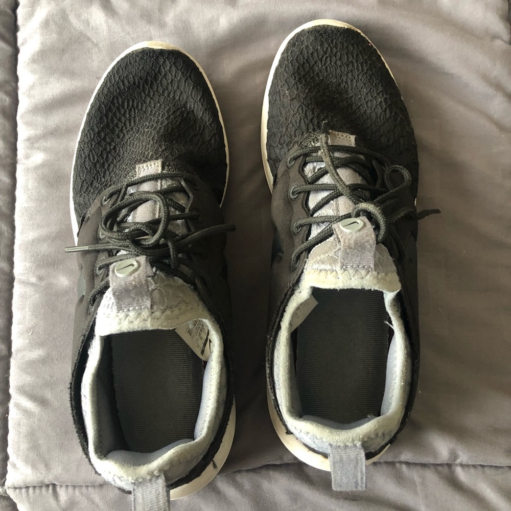 Nike tennis shoes